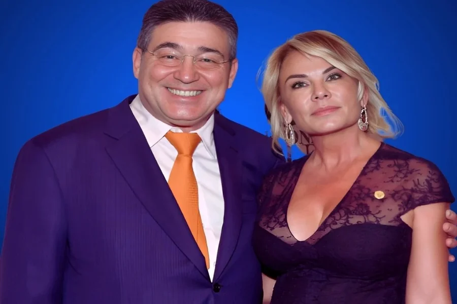 Itchko Ezratti Wife