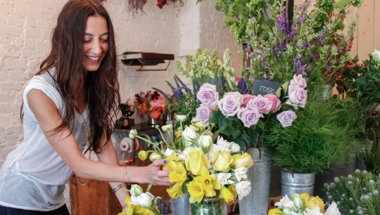 Explore How Reliable Delivery Stores Ensure Christmas Blooms Reach Your Beloved Perfectly